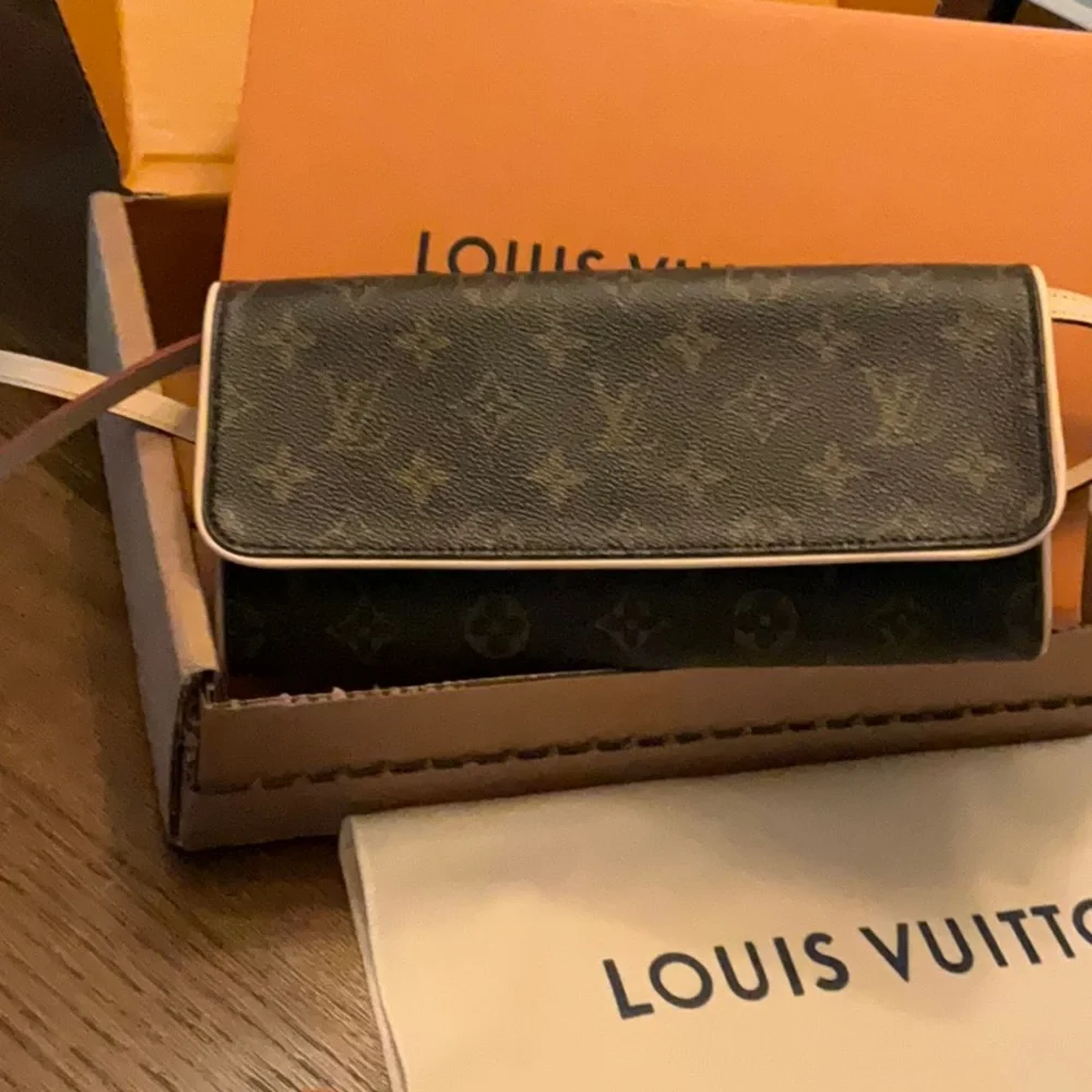 😍Louis Vuitton Pochette Twin😍 - Picture 4 of 12